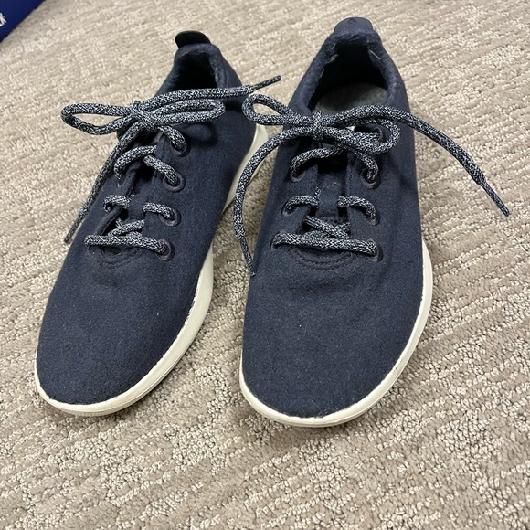 Women’s Allbirds - Picture 1 of 4